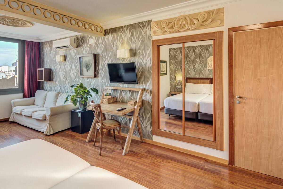 classic twin room | down duvets, in-room safe, desk, soundproofing