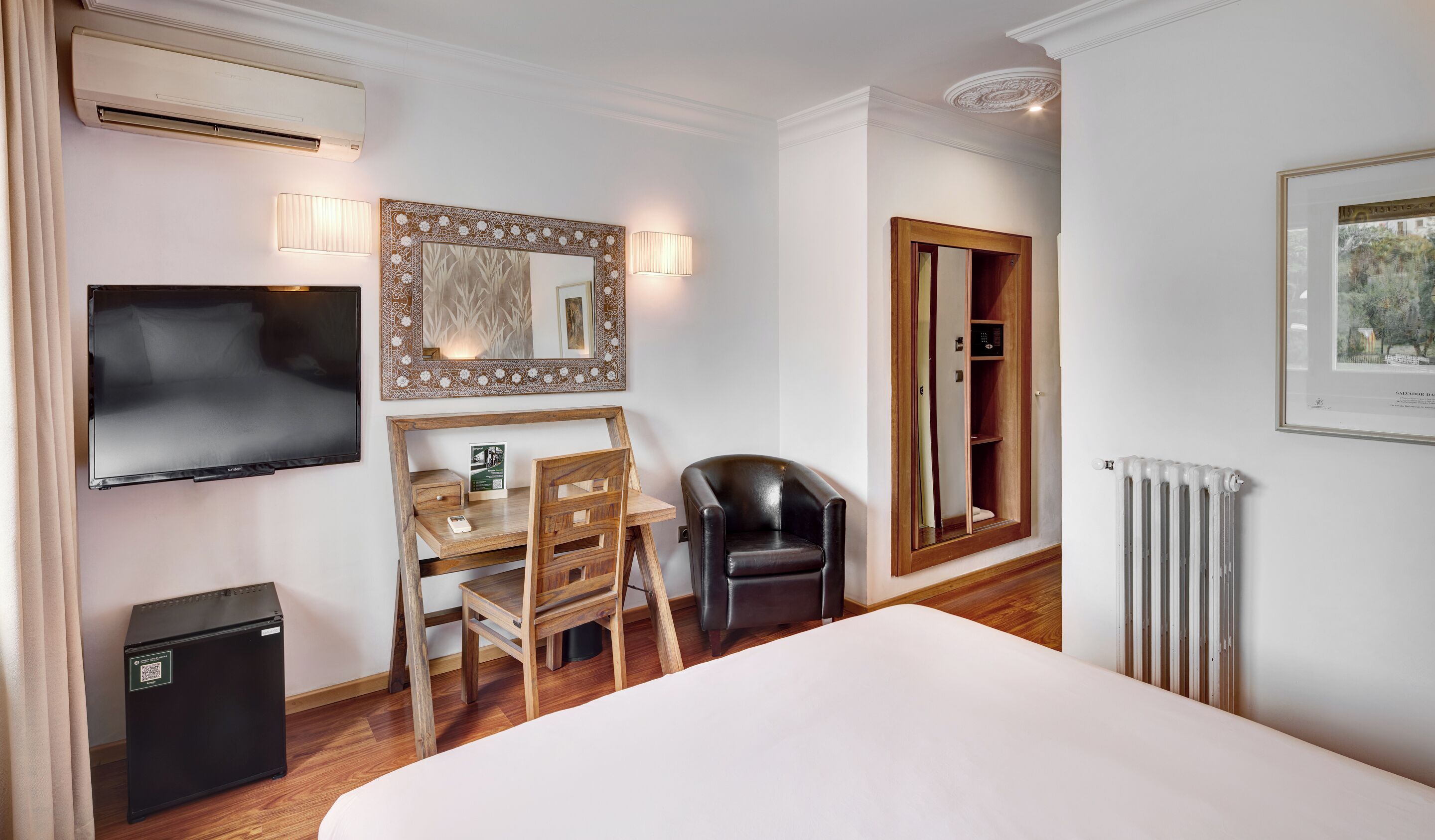 classic double room | down duvets, in-room safe, desk, soundproofing