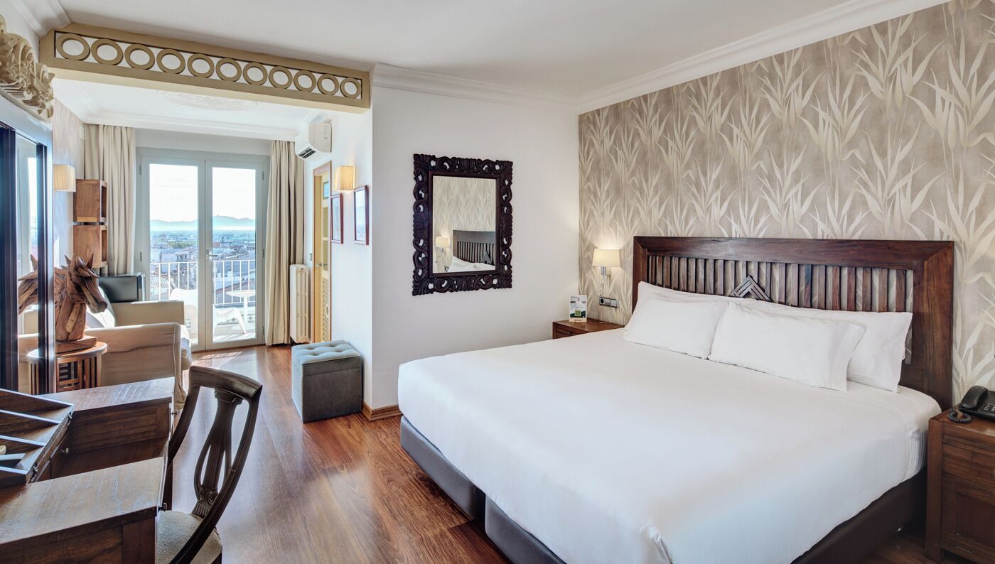 Down duvets, in-room safe, desk, soundproofing