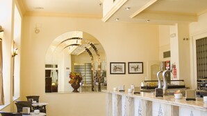 Bar (on property) - Gran Hotel Spa (Marmolejo)