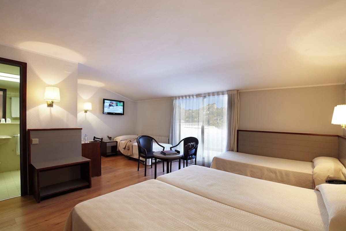 In-room safe, desk, laptop workspace, free cribs/infant beds