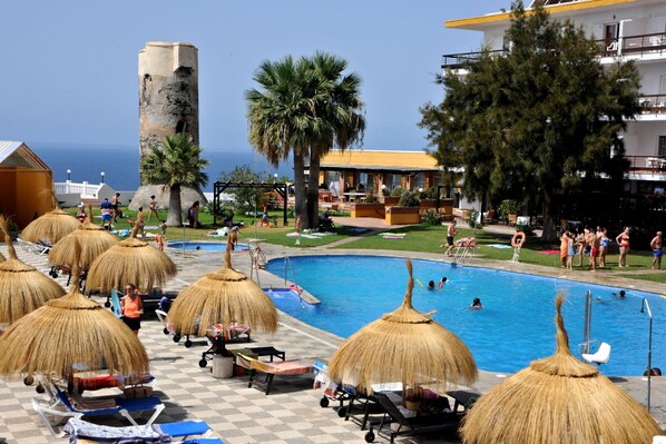 Bar junto a la alberca