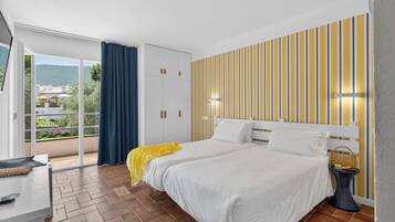 Double Room | In-room safe, desk, free WiFi