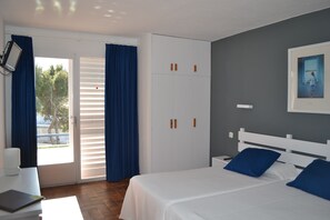Grand Double or Twin Room | In-room safe, desk, free WiFi - S' Aguarda (Cadaqués)