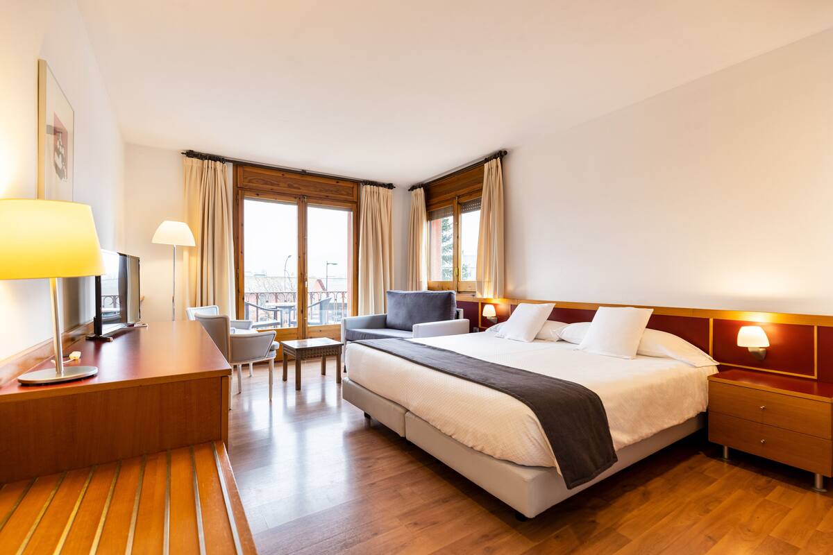 double room | premium bedding, down duvets, tempur-pedic beds, in-room safe