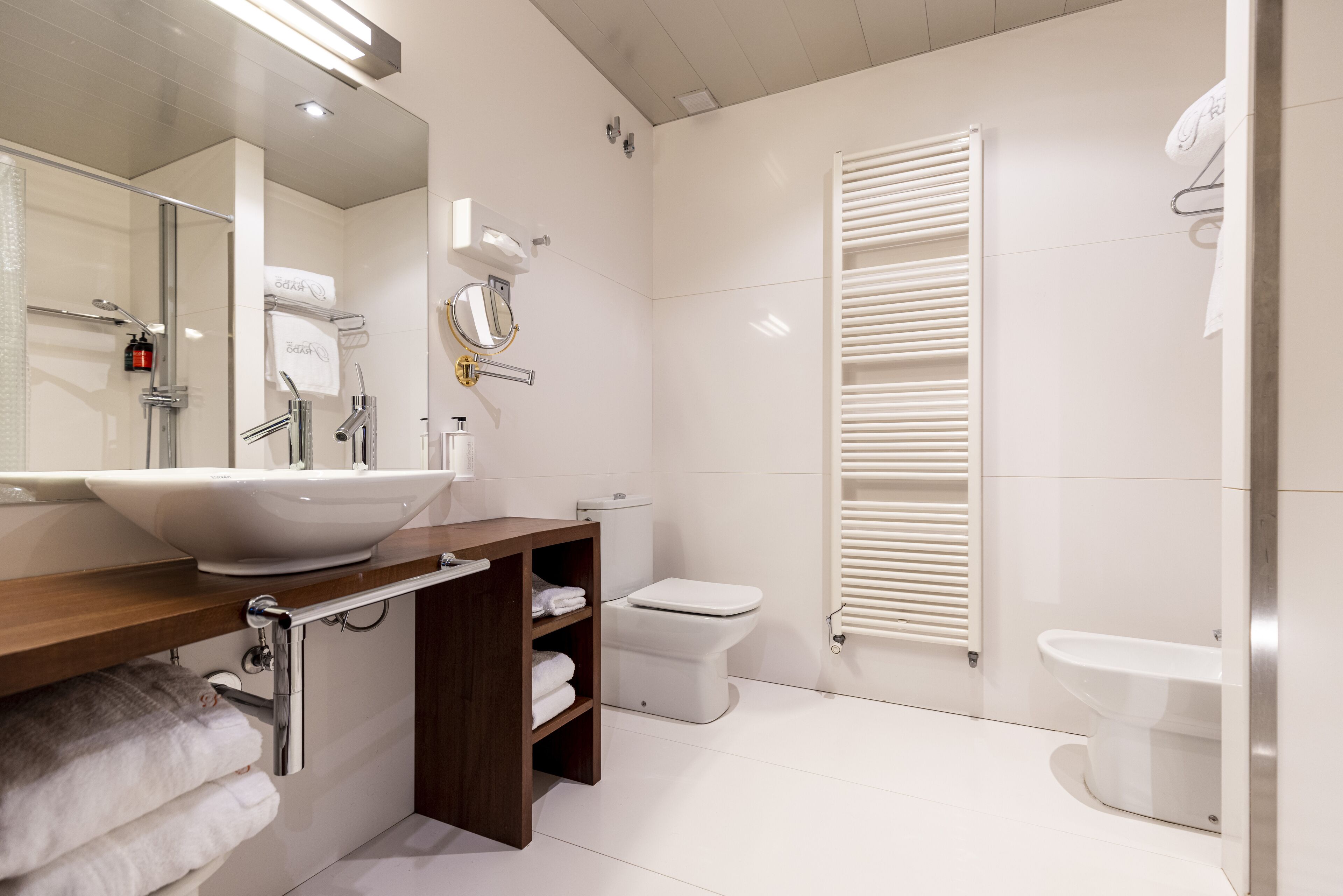 family room | bathroom | deep-soaking bathtub, towels