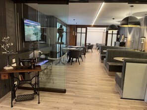 2 bar/lounge