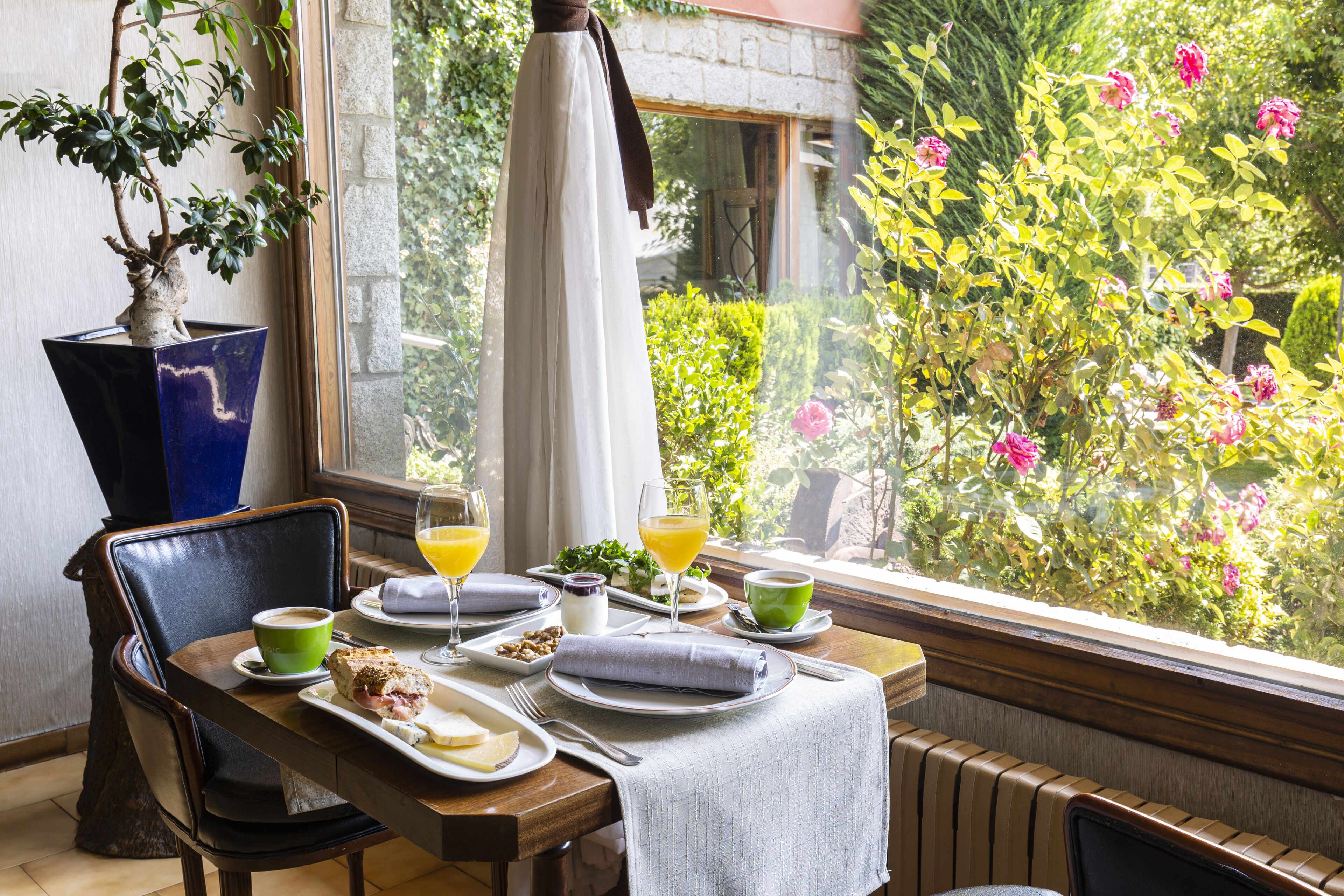 Breakfast, lunch, dinner served; local cuisine 