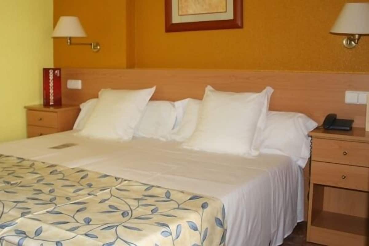 Standard Double Room | In-room safe, desk, cribs (surcharge), WiFi (free)