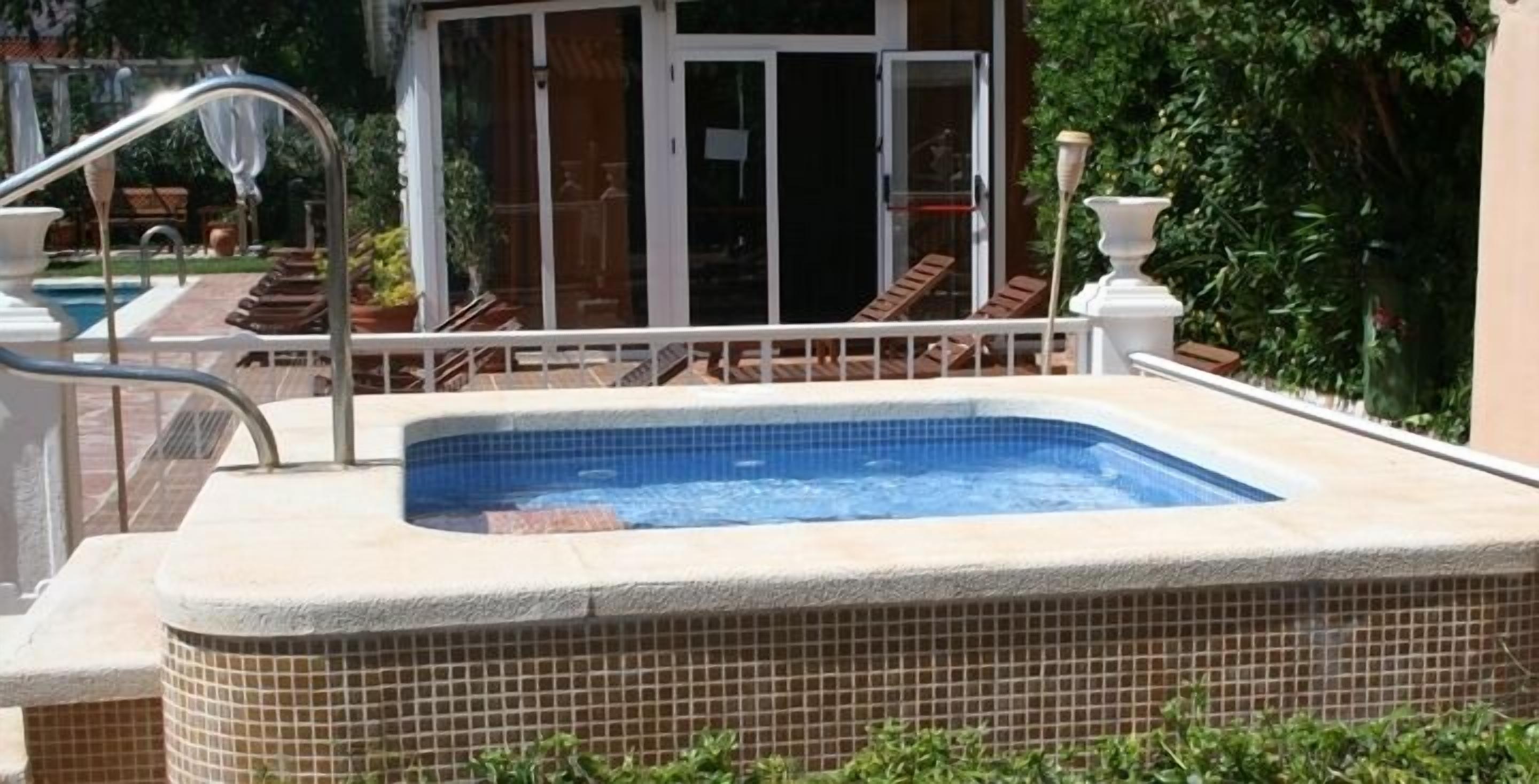 Bain à remous extérieur