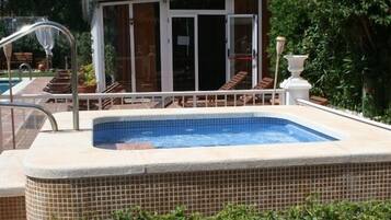 Bain à remous extérieur