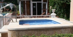 Bañera de hidromasaje exterior