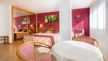 Double Room | In-room safe, desk, free WiFi, bed sheets