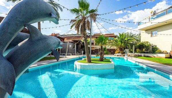 Outdoor pool, pool loungers