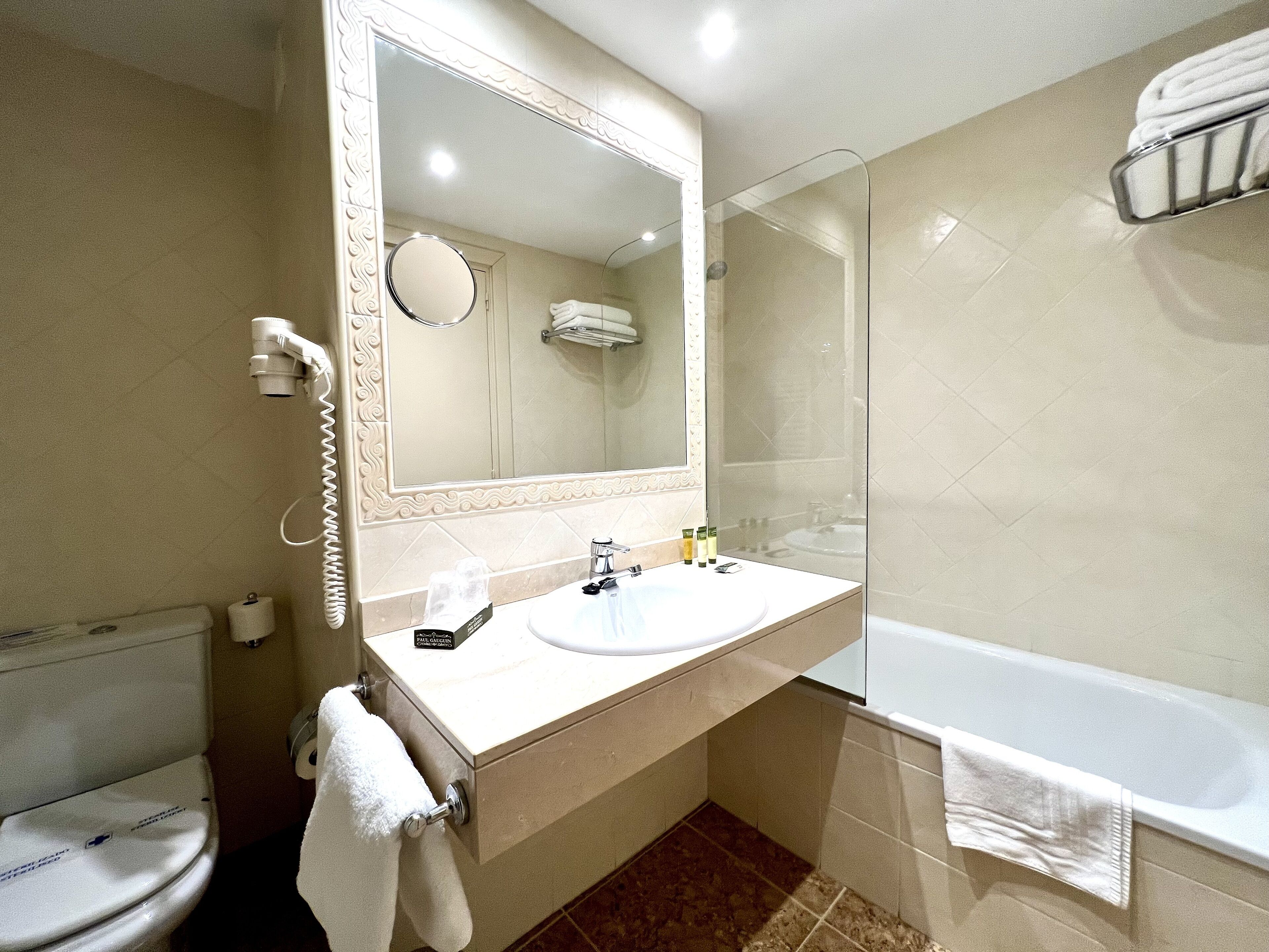 standard quadruple room | bathroom | free toiletries, hair dryer, towels