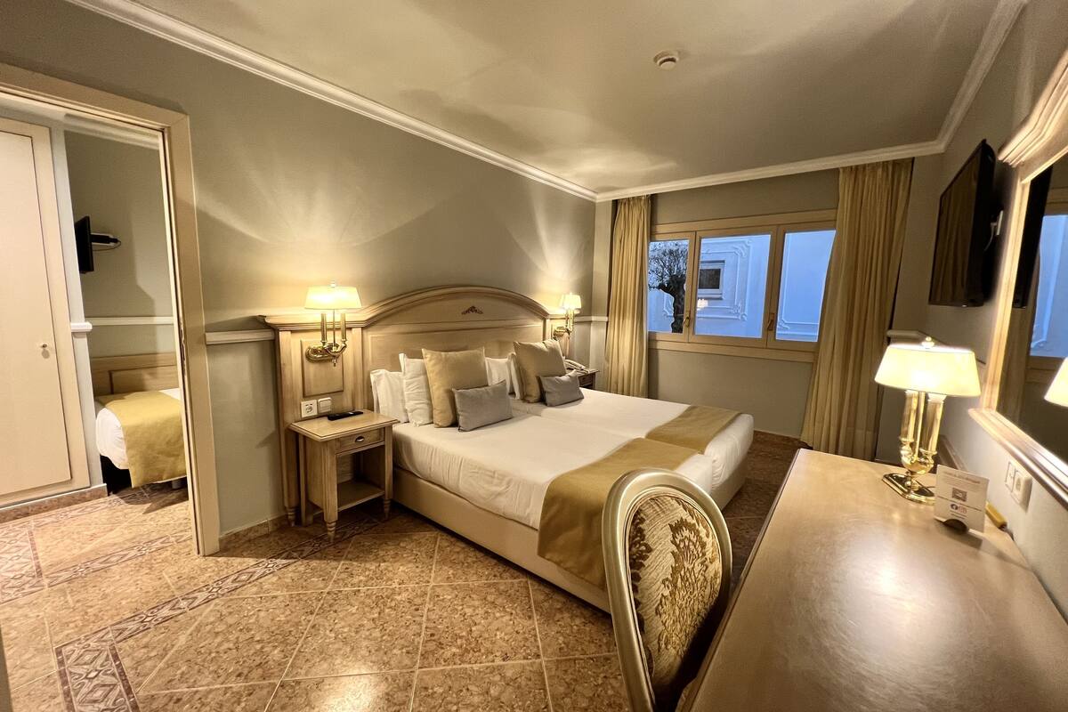 standard quadruple room | premium bedding, minibar, in-room safe, desk