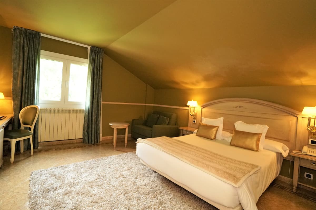 Superior Double Room | Premium bedding, minibar, in-room safe, desk