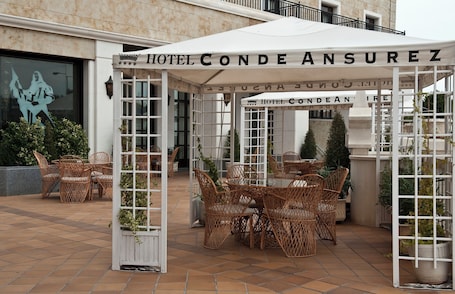 Terrace/patio. Hotel Conde Ansúrez