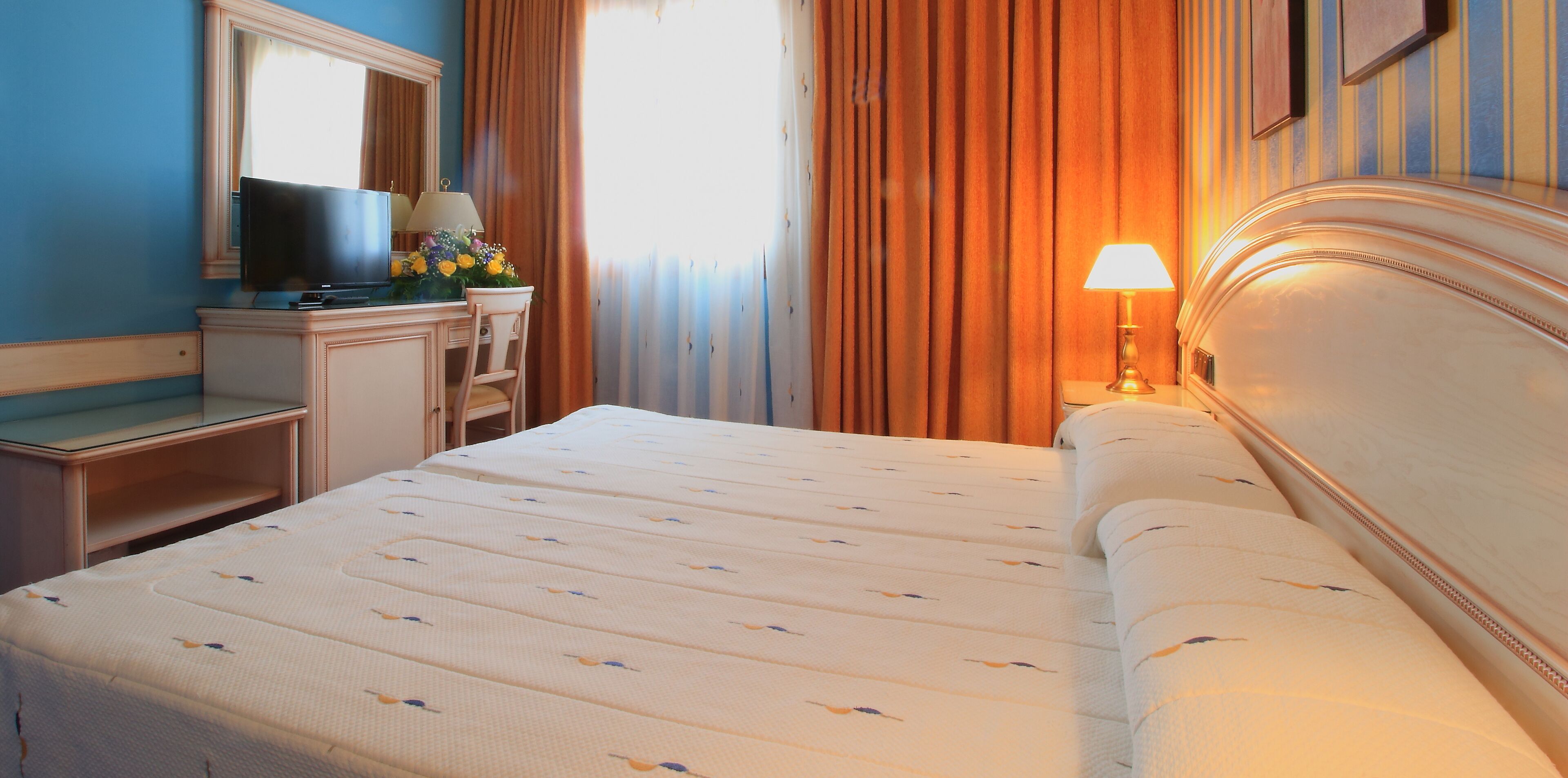 basic twin room | 1 bedroom, desk, blackout curtains, soundproofing