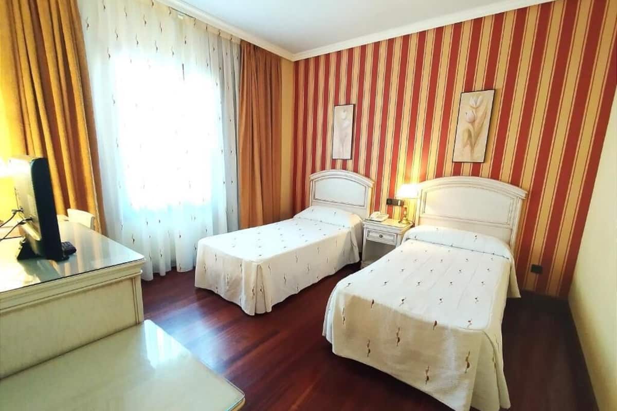 Basic Twin Room, 2 Single Beds