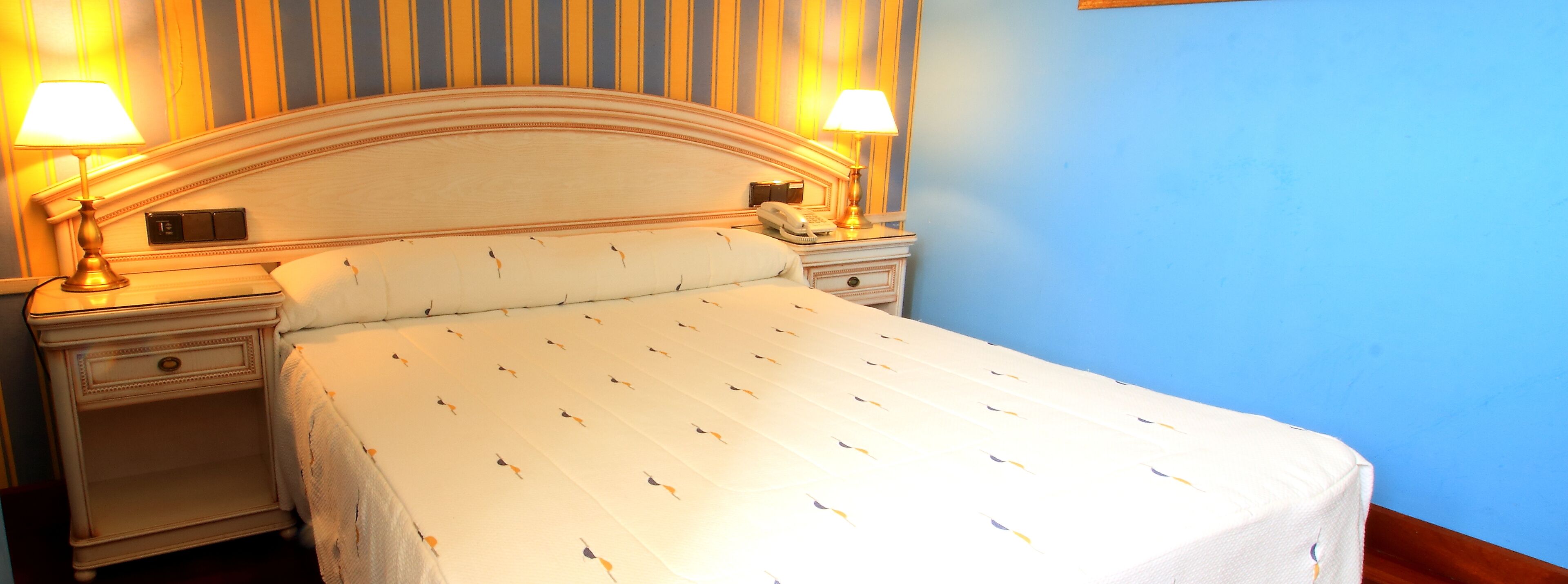 1 bedroom, desk, blackout curtains, soundproofing