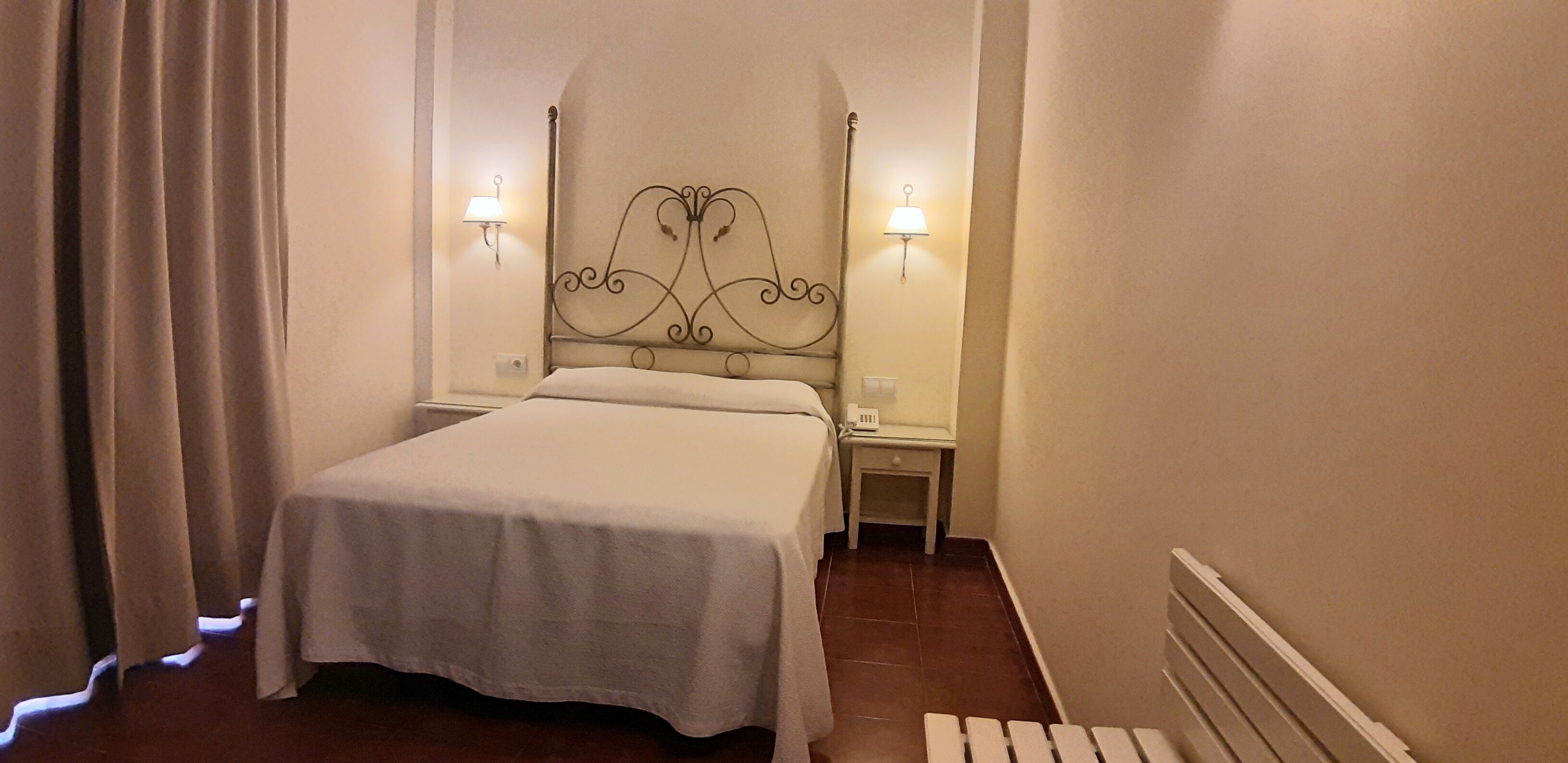 double room | 1 bedroom, desk, iron/ironing board, free wifi