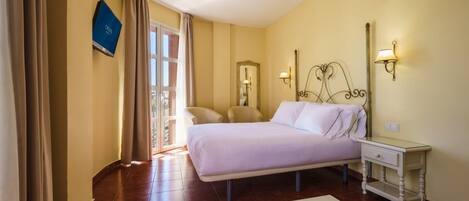 1 bedroom, desk, iron/ironing board, free WiFi