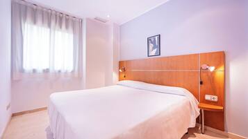 2 dormitoris, caixa forta a l'habitació i escriptori