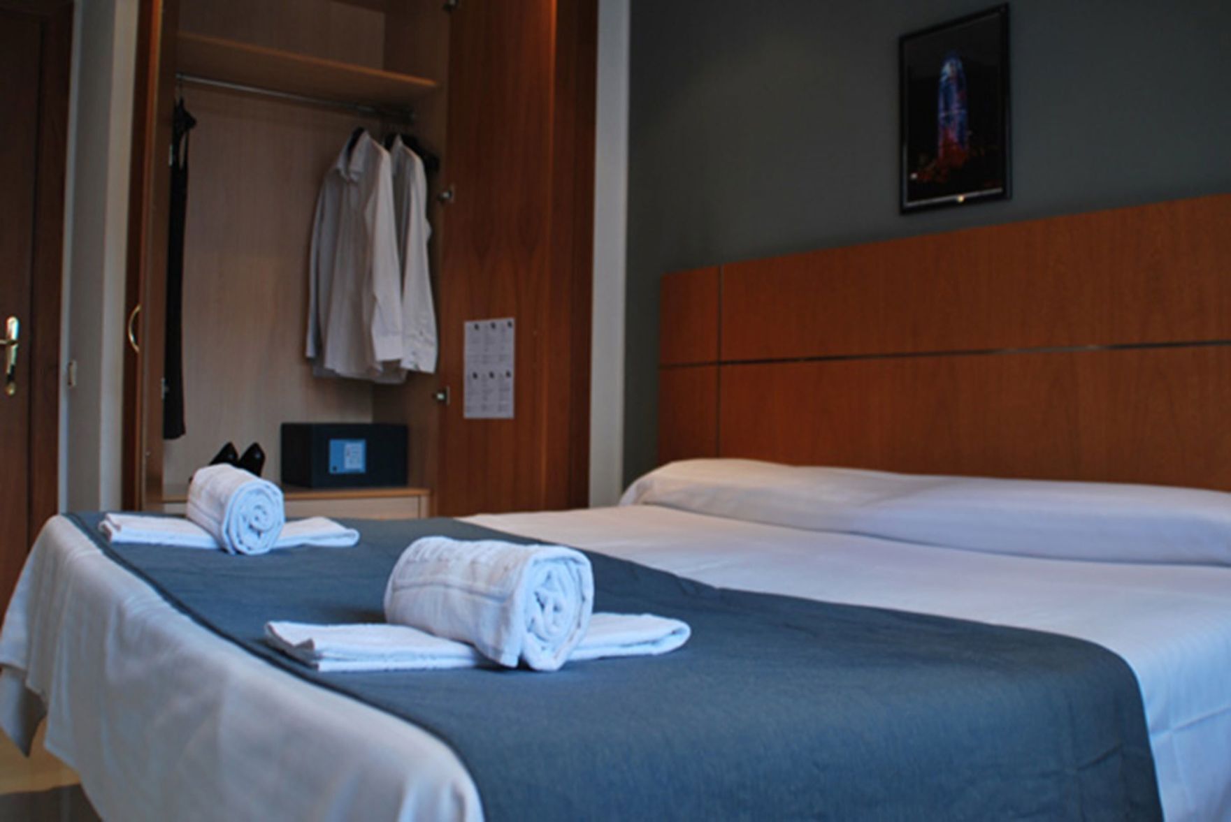 2 bedrooms, in-room safe, desk, soundproofing