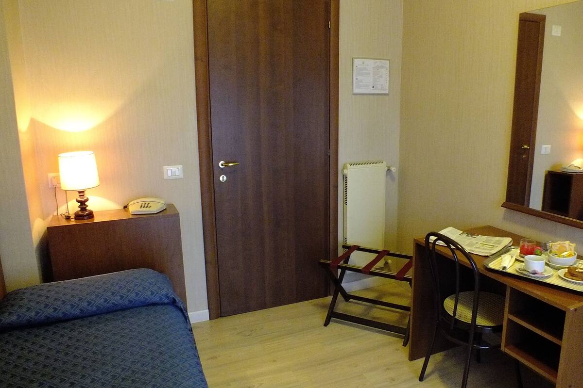 Single Room | Desk, free WiFi, bed sheets