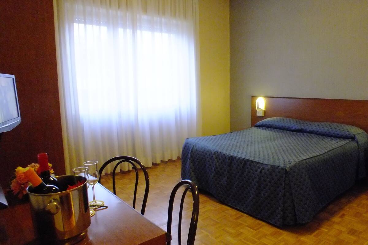 Double or Twin Room | Desk, free WiFi, bed sheets