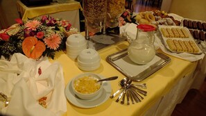 Daily continental breakfast (EUR 5 per person) - Consul Hotel (Rome)
