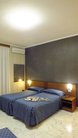 Desk, free WiFi, bed sheets - Consul Hotel (Rome)