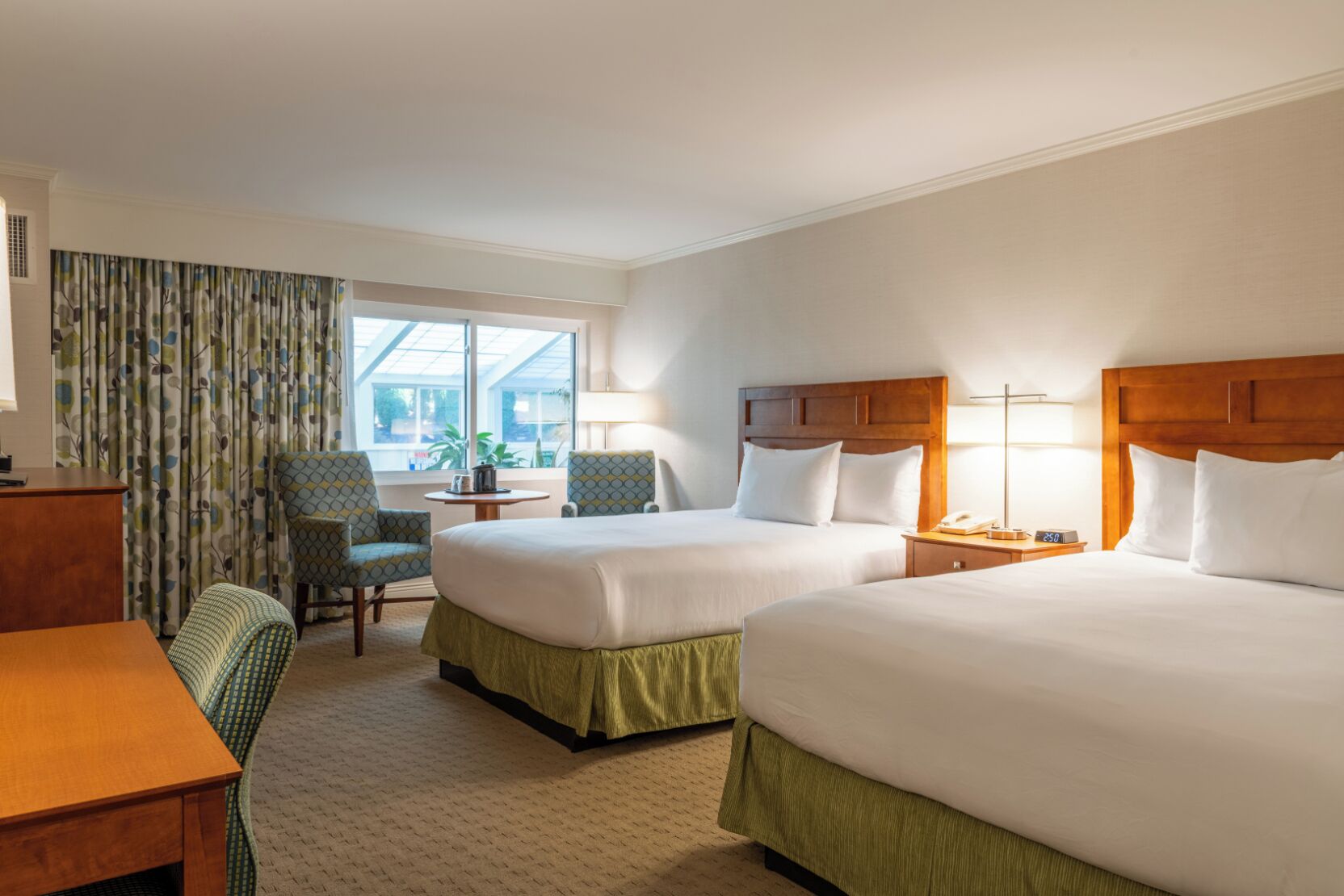 Standard Room 2 Queens Accessible Main Inn | Desk, laptop workspace, soundproofing, iron/ironing board