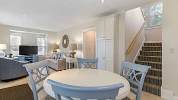Family Cottage | Dining room