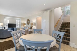 Family Cottage | Dining room