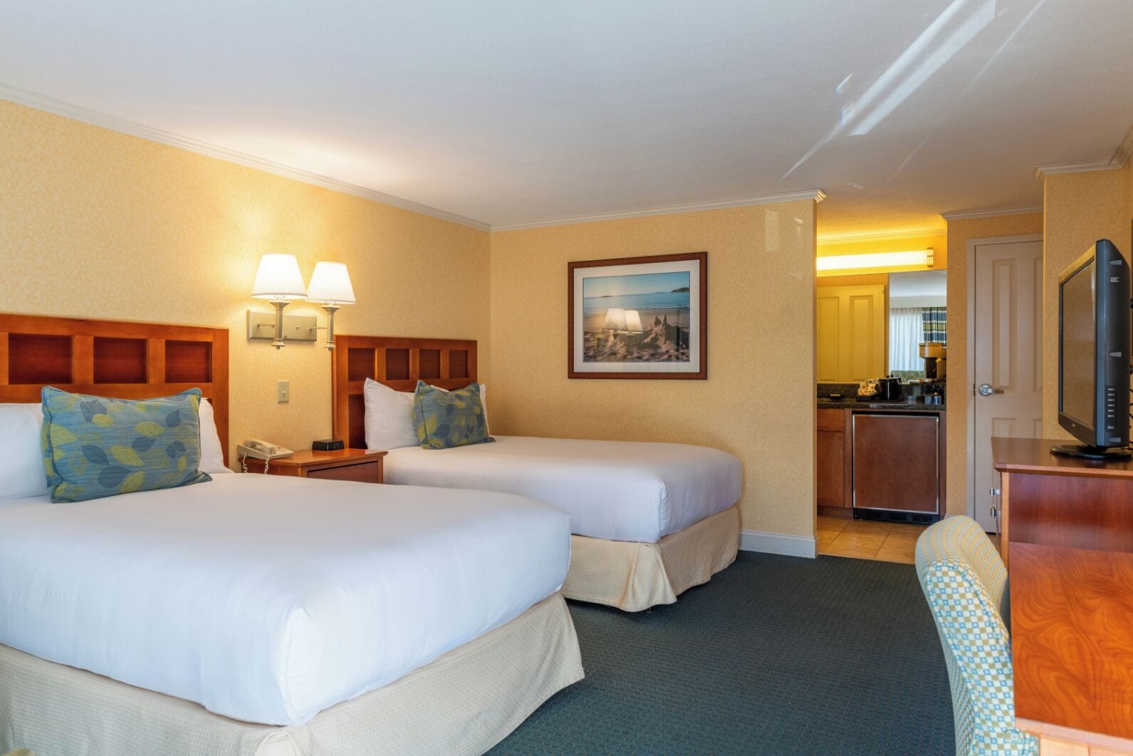Standard Room 2 Doubles Main Inn | Desk, laptop workspace, soundproofing, iron/ironing board