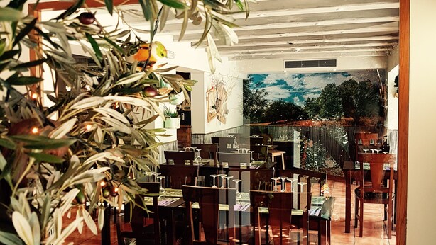 Breakfast, lunch and dinner served - Hotel Aston (Andorra la Vella)