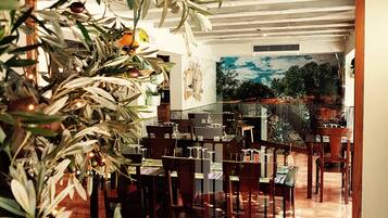 Café da manhã, almoço e jantar