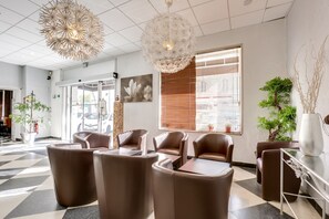 Lobby sitting area - Citotel Du Midi (Narbonne)