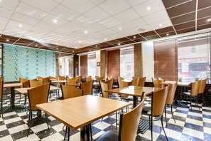 Daily continental breakfast (EUR 12.50 per person) - Citotel Du Midi (Narbonne)