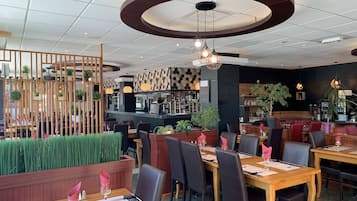 供應早餐、午餐和晚餐,法國料理