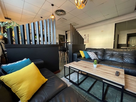 Lobby. Kyriad Direct Dijon Nord - Zenith - Toison D'Or