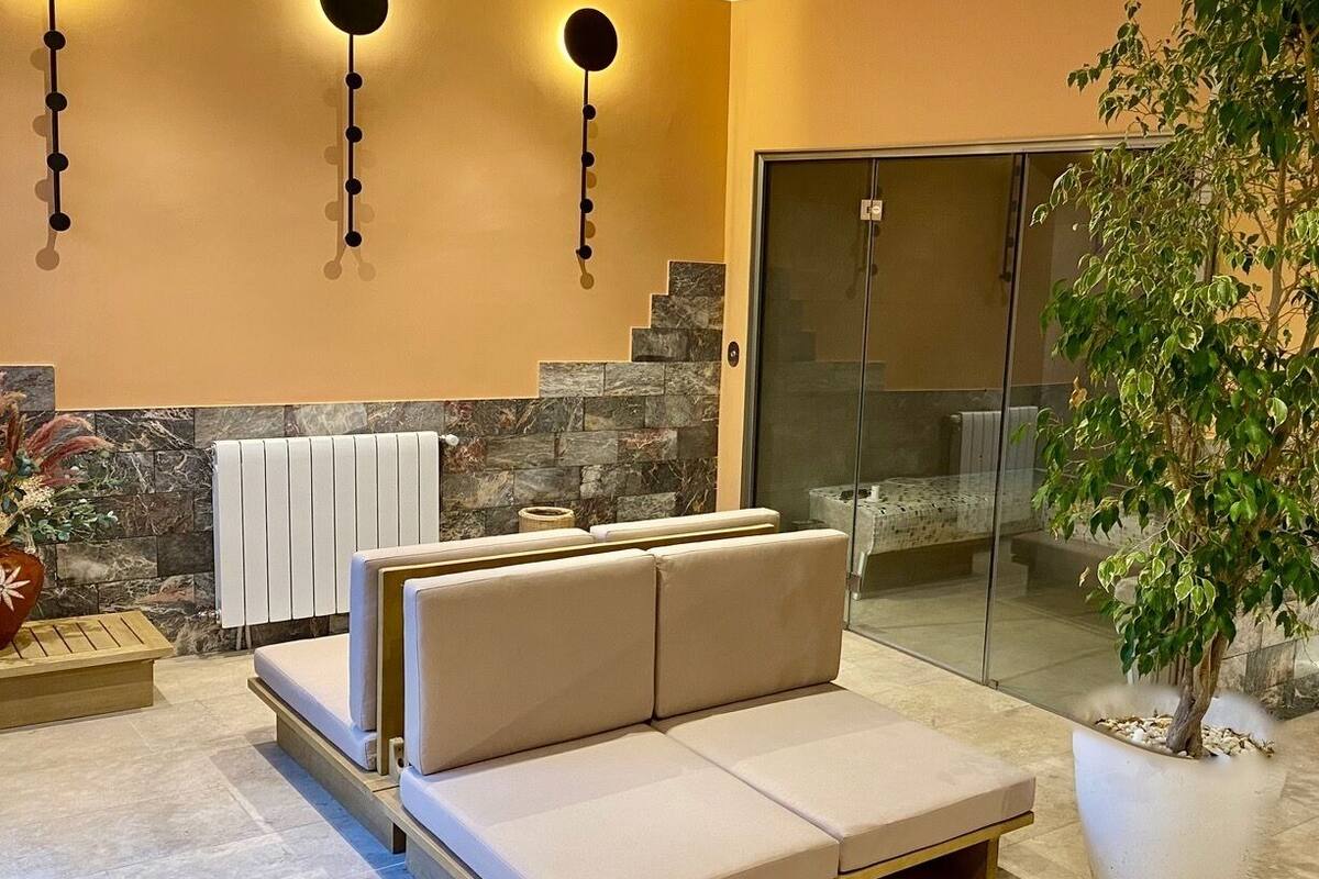 turkish bath/hammam, body treatments, prenatal massages, facials