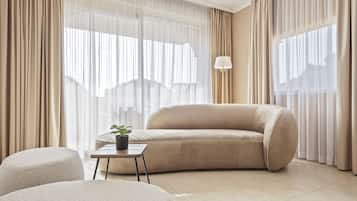 Down comforters, minibar, in-room safe, desk