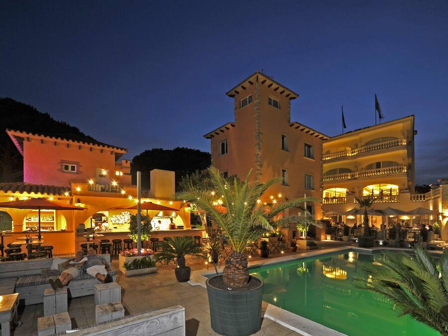 Bar en bord de piscine