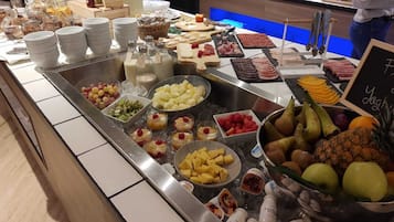 Frokostbuffé hver dag (EUR 17 per person)