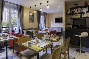 Daily buffet breakfast (EUR 12 per person)