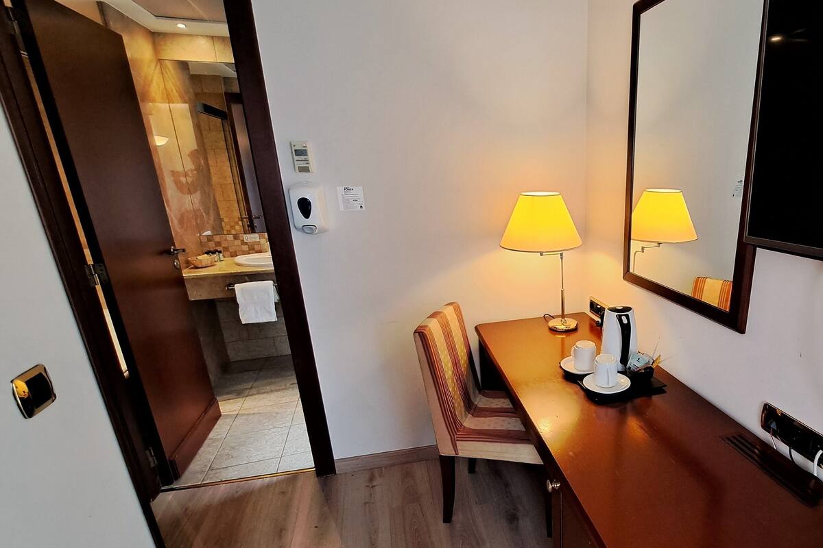 Minibar, in-room safe, desk, laptop workspace