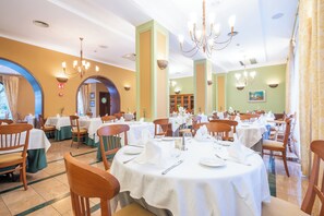 Breakfast and lunch served - Hotel SPA Termes Carlemany (Escaldes-Engordany)
